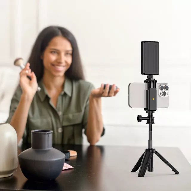 Apexel Mini ausziehbares Stativ mit LED-Licht und Adapter für Action-Kamera