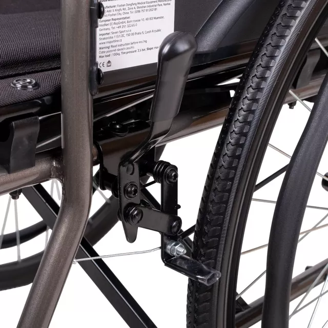 Mechanischer Faltrollstuhl inSPORTline Jakesully leicht