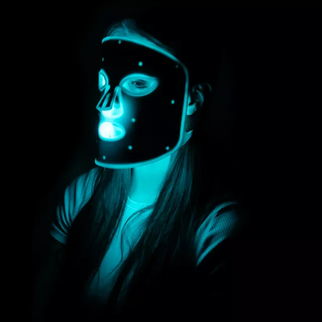 Wiederaufladbare Silikon-LED-Behandlungsmaske inSPORTline Santorina