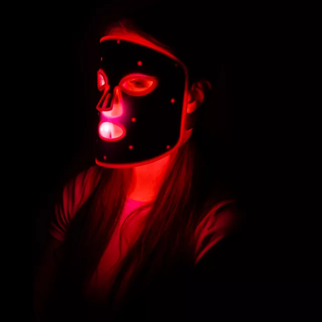 Wiederaufladbare Silikon-LED-Behandlungsmaske inSPORTline Santorina