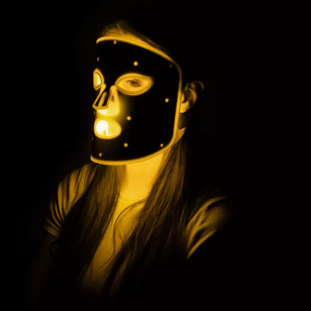 Wiederaufladbare Silikon-LED-Behandlungsmaske inSPORTline Santorina