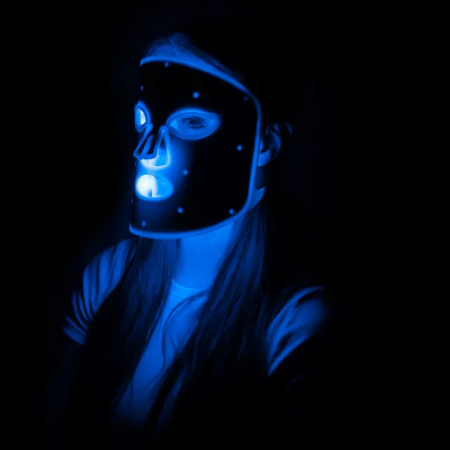 Wiederaufladbare Silikon-LED-Behandlungsmaske inSPORTline Santorina