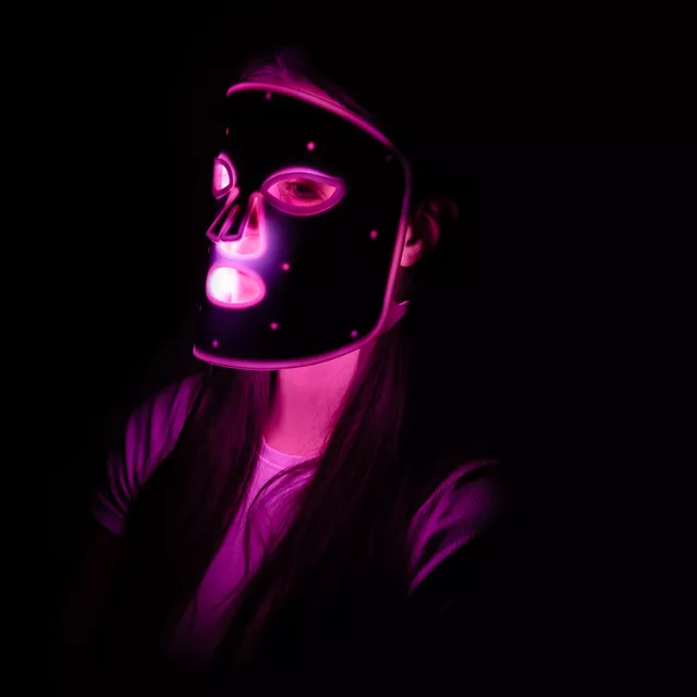 Wiederaufladbare Silikon-LED-Behandlungsmaske inSPORTline Santorina